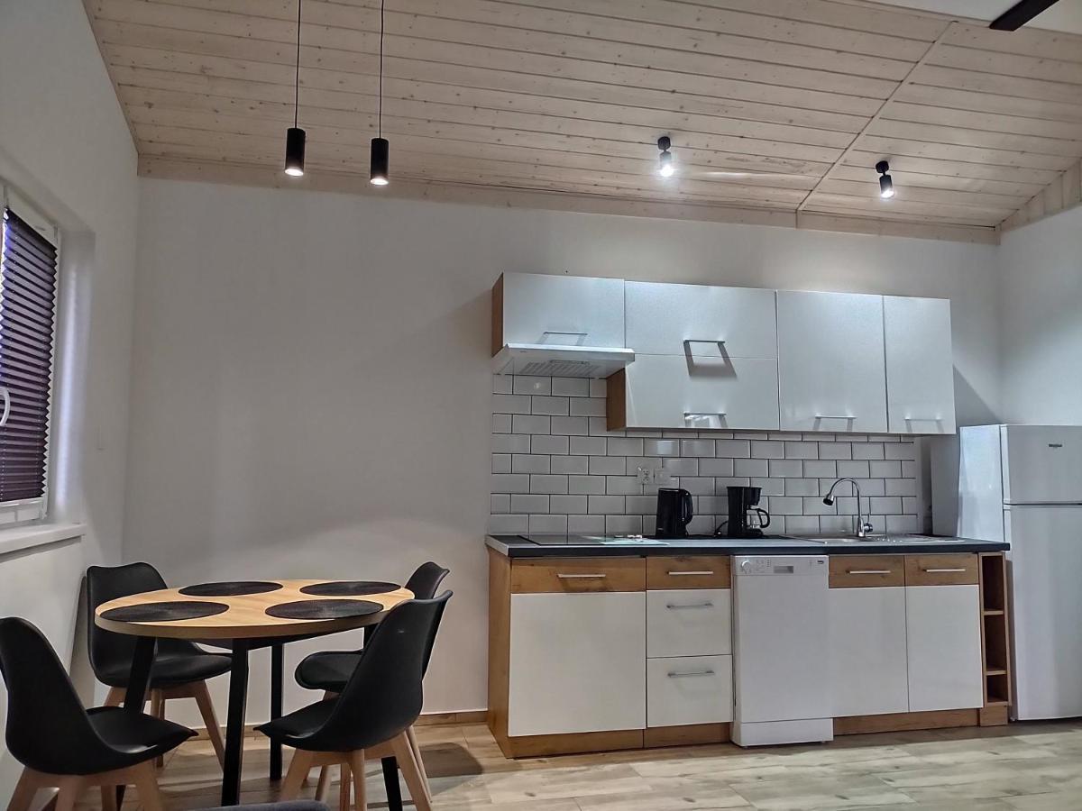 Domek Parterowy Apartamentowy Ostoja 里沃 外观 照片